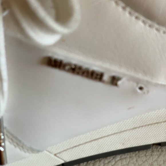MICHAEL KORS Leather Sneakers Size 8 1/2. Metallic LOGO on the side. - Picture 13 of 13